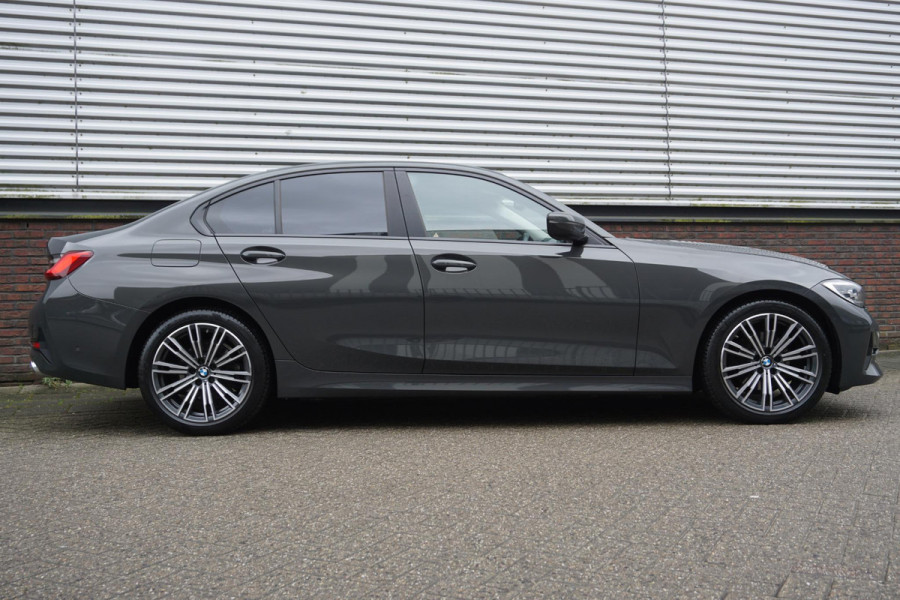 BMW 3-serie 320i High Exec.Individual/Dealeronderhouden/ Trekhaak wegklapbaar
