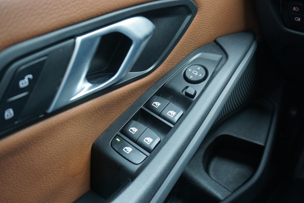 BMW 3-serie 320i High Exec.Individual/Dealeronderhouden/ Trekhaak wegklapbaar