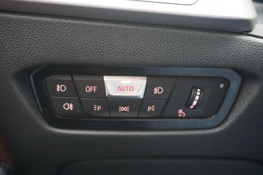 BMW 3-serie 320i High Exec.Individual/Dealeronderhouden/ Trekhaak wegklapbaar