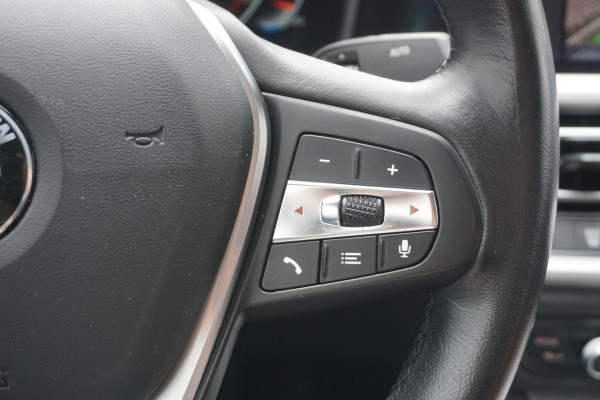 BMW 3-serie 320i High Exec.Individual/Dealeronderhouden/ Trekhaak wegklapbaar