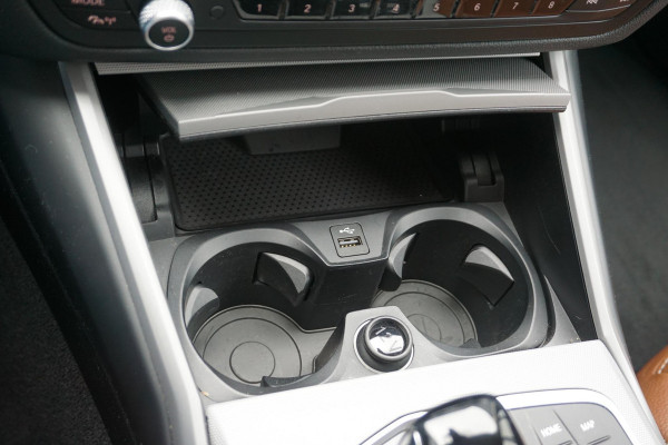 BMW 3-serie 320i High Exec.Individual/Dealeronderhouden/ Trekhaak wegklapbaar