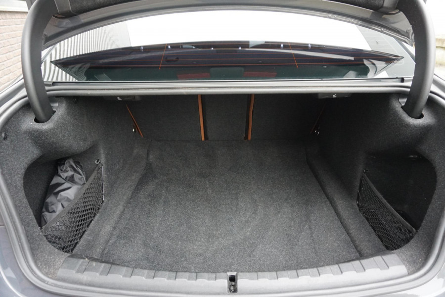 BMW 3-serie 320i High Exec.Individual/Dealeronderhouden/ Trekhaak wegklapbaar