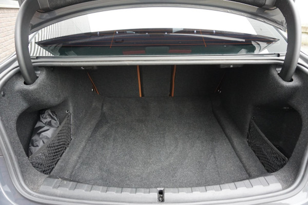 BMW 3-serie 320i High Exec.Individual/Dealeronderhouden/ Trekhaak wegklapbaar