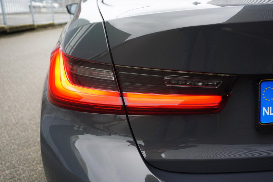 BMW 3-serie 320i High Exec.Individual/Dealeronderhouden/ Trekhaak wegklapbaar