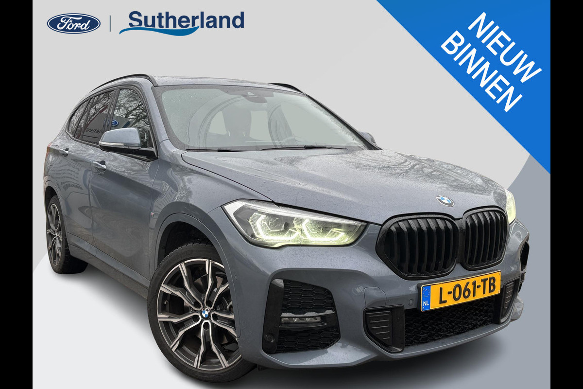 BMW X1 xDrive25e eDrive M Sport | SCI | Plug-in Hybride | PHEV | 220pk | Panoramadak | Storm Bay Metallic | 19 inch | M Pakket | Camera | Sportstoelen | Led verlichting | Head Up Display | Shadowline Exterieur
