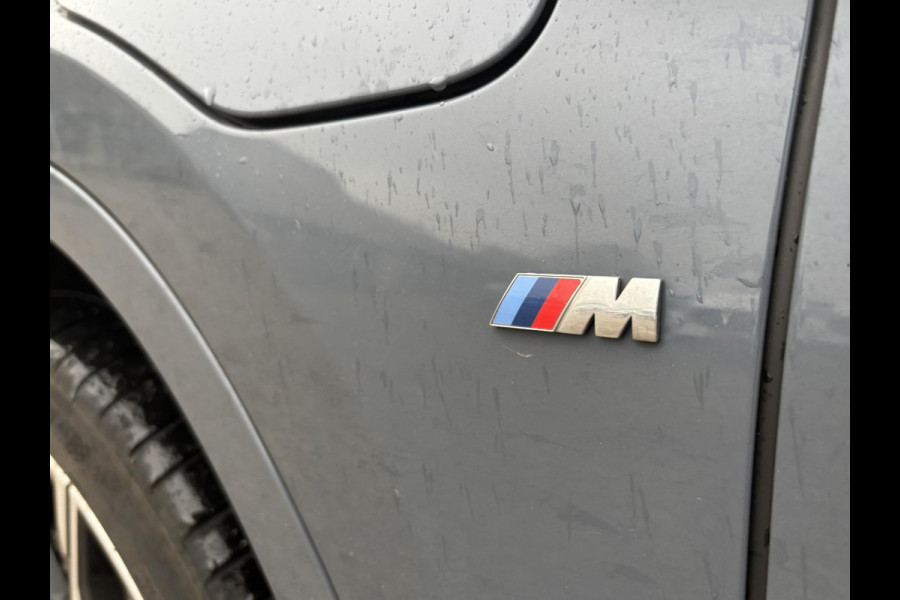 BMW X1 xDrive25e eDrive M Sport | SCI | Plug-in Hybride | PHEV | 220pk | Panoramadak | Storm Bay Metallic | 19 inch | M Pakket | Camera | Sportstoelen | Led verlichting | Head Up Display | Shadowline Exterieur