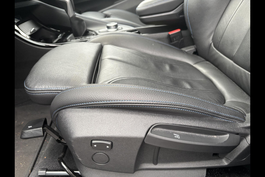 BMW X1 xDrive25e eDrive M Sport | SCI | Plug-in Hybride | PHEV | 220pk | Panoramadak | Storm Bay Metallic | 19 inch | M Pakket | Camera | Sportstoelen | Led verlichting | Head Up Display | Shadowline Exterieur