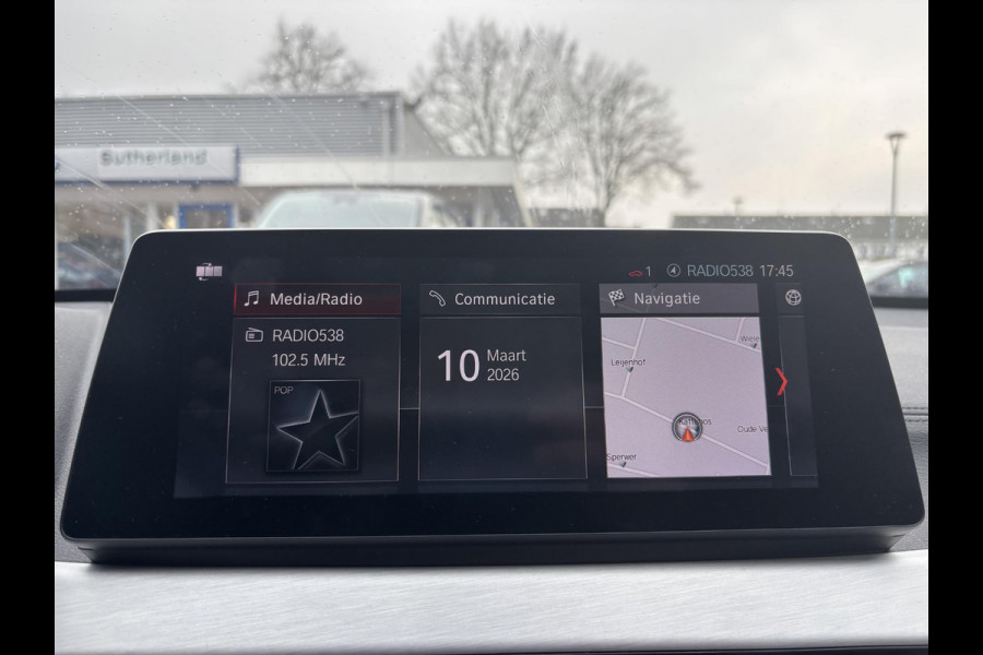 BMW X1 xDrive25e eDrive M Sport | SCI | Plug-in Hybride | PHEV | 220pk | Panoramadak | Storm Bay Metallic | 19 inch | M Pakket | Camera | Sportstoelen | Led verlichting | Head Up Display | Shadowline Exterieur