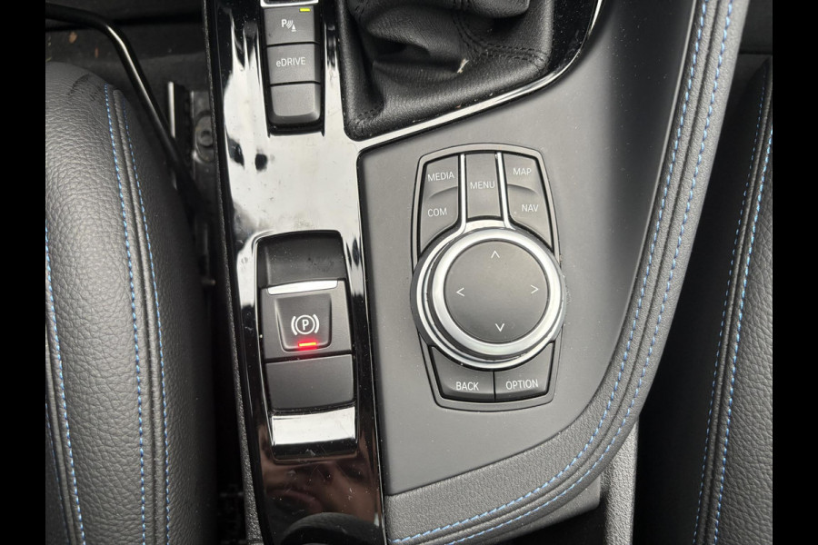 BMW X1 xDrive25e eDrive M Sport | SCI | Plug-in Hybride | PHEV | 220pk | Panoramadak | Storm Bay Metallic | 19 inch | M Pakket | Camera | Sportstoelen | Led verlichting | Head Up Display | Shadowline Exterieur