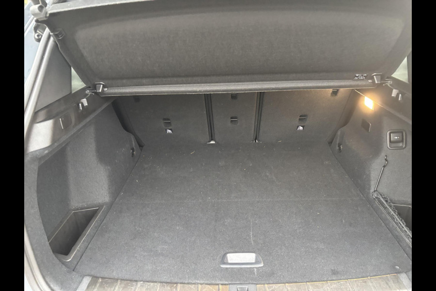 BMW X1 xDrive25e eDrive M Sport | SCI | Plug-in Hybride | PHEV | 220pk | Panoramadak | Storm Bay Metallic | 19 inch | M Pakket | Camera | Sportstoelen | Led verlichting | Head Up Display | Shadowline Exterieur