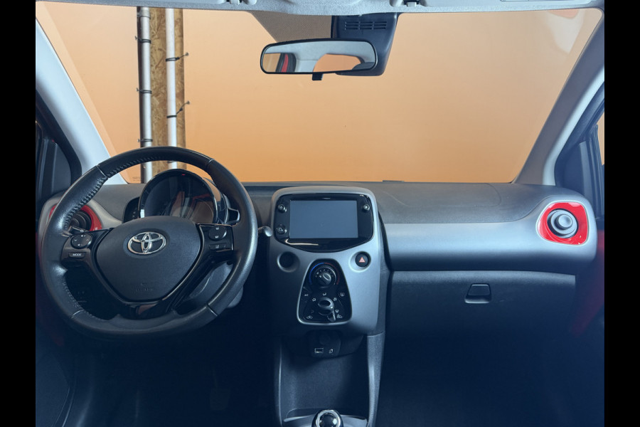 Toyota Aygo 1.0 VVT-i x-play automaat | airco | camera | 5drs rijstrooksensor | brake assist
