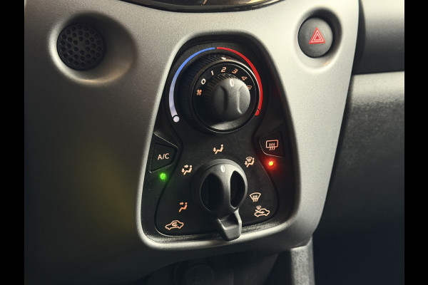 Toyota Aygo 1.0 VVT-i x-play automaat | airco | camera | 5drs rijstrooksensor | brake assist