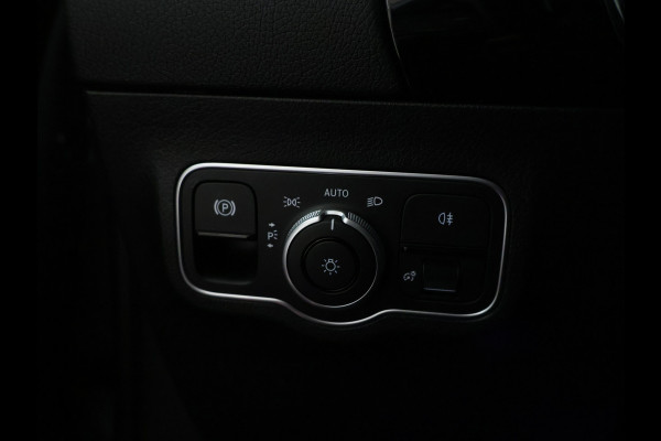 Mercedes-Benz GLA 250 e Star Edition AMG Line AMG | Achteruitrijcamera | Ledkoplampen | EASY-PACK achterklep | Distronic. Inclusief 24 maanden Mercedes-Benz Certified garantie voor Europa.