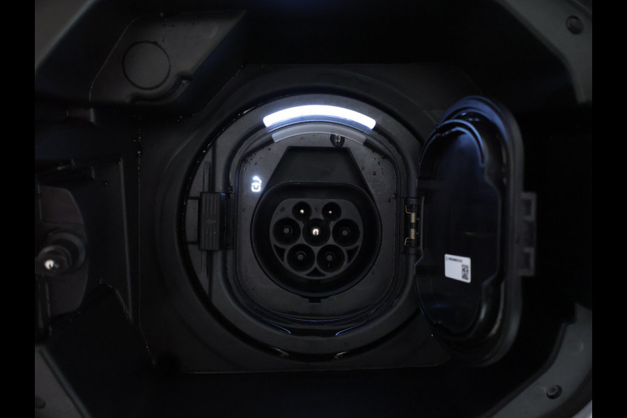 Mercedes-Benz GLA 250 e Star Edition AMG Line AMG | Achteruitrijcamera | Ledkoplampen | EASY-PACK achterklep | Distronic. Inclusief 24 maanden Mercedes-Benz Certified garantie voor Europa.