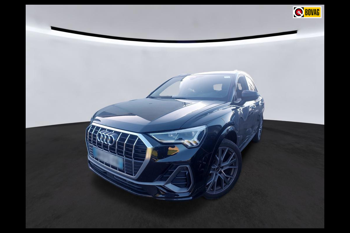 Audi Q3 1.4 plugin hybride * S-line * Camera *