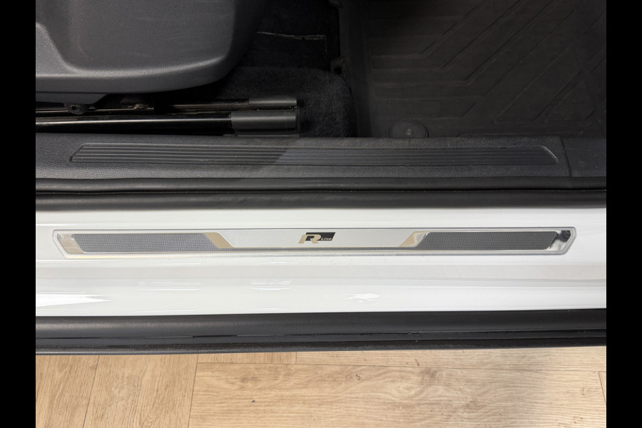 Volkswagen T-Cross 1.5 TSI 150 ACT R-Line | Navi | Beats | Camera | Virtual cockpit | 18" | ACC | Dodehoek | 100% Onderhouden!