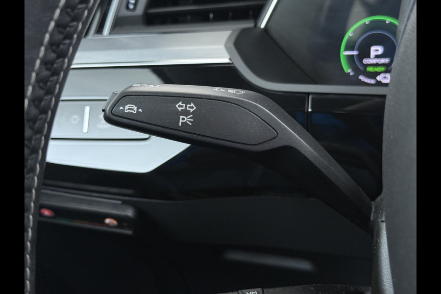 Audi e-tron Quattro S-Line Pano-dak Luchtvering Sportstoelen Zwarte-Hemel PTC Apple Carplay Androi Auto Leder/Alcantara Memory Navi Camera P SOH 91% Stoelverwarming Led Elek.Stoelen DAB Elek.Achterklep Keyless Dealeronderhouden Origineel Nederlandse Auto Zeer Compleet