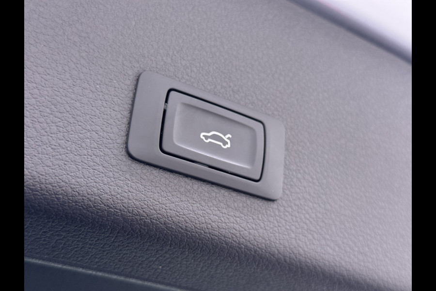 Audi e-tron Quattro S-Line Pano-dak Luchtvering Sportstoelen Zwarte-Hemel PTC Apple Carplay Androi Auto Leder/Alcantara Memory Navi Camera P SOH 91% Stoelverwarming Led Elek.Stoelen DAB Elek.Achterklep Keyless Dealeronderhouden Origineel Nederlandse Auto Zeer Compleet