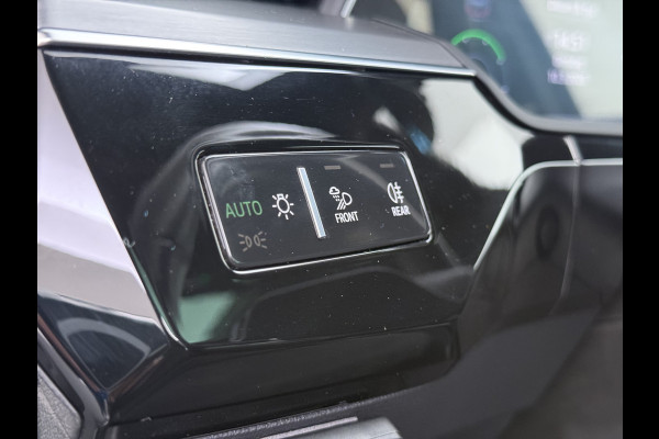 Audi e-tron Quattro S-Line Pano-dak Luchtvering Sportstoelen Zwarte-Hemel PTC Apple Carplay Androi Auto Leder/Alcantara Memory Navi Camera P SOH 91% Stoelverwarming Led Elek.Stoelen DAB Elek.Achterklep Keyless Dealeronderhouden Origineel Nederlandse Auto Zeer Compleet