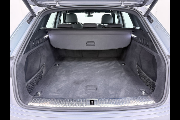 Audi e-tron Quattro S-Line Pano-dak Luchtvering Sportstoelen Zwarte-Hemel PTC Apple Carplay Androi Auto Leder/Alcantara Memory Navi Camera P SOH 91% Stoelverwarming Led Elek.Stoelen DAB Elek.Achterklep Keyless Dealeronderhouden Origineel Nederlandse Auto Zeer Compleet
