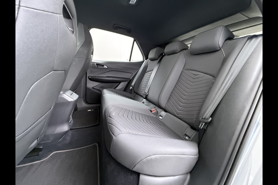 CUPRA Born Edition 62kWh 3 Fase Navi Ecc Apple Carplay Android 18"lm Adaptive-Cruise Pdc SOH 93% Stoel+Stuurverwarming Privacy Glas Lmv Led Isofix DAB Bluetooth Rijstrooksensor 1e Eigenaar Origineel Nederlandse Auto Dealeronderhouden 11kw laden thuis