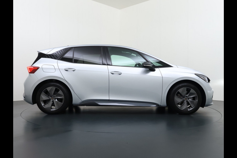 CUPRA Born Edition 62kWh 3 Fase Navi Ecc Apple Carplay Android 18"lm Adaptive-Cruise Pdc SOH 93% Stoel+Stuurverwarming Privacy Glas Lmv Led Isofix DAB Bluetooth Rijstrooksensor 1e Eigenaar Origineel Nederlandse Auto Dealeronderhouden 11kw laden thuis