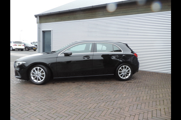 Mercedes-Benz A-Klasse 180 Business Solution Luxury sfeer licht