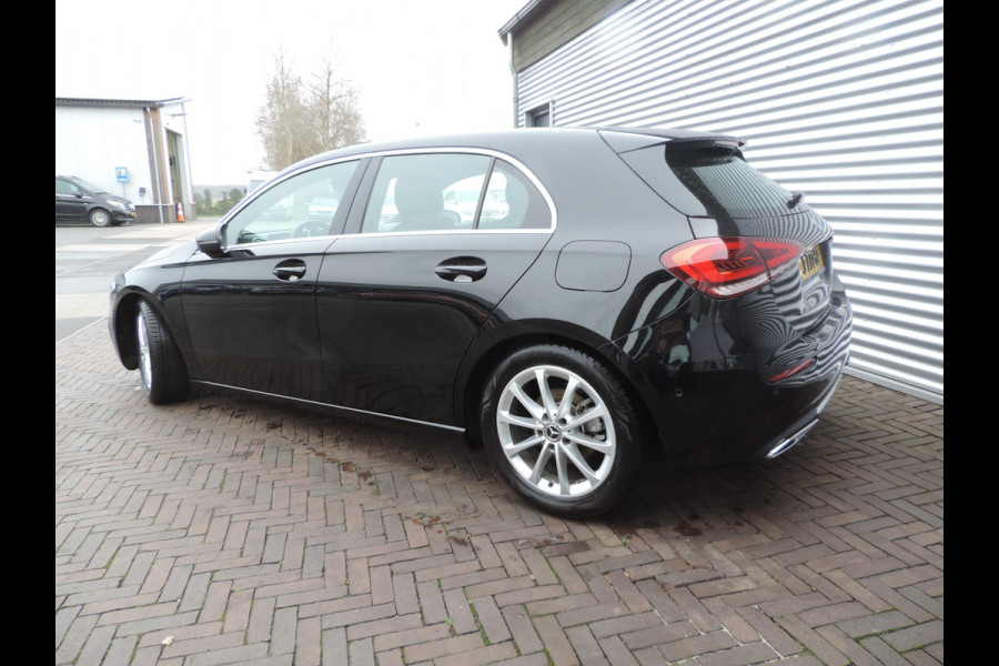 Mercedes-Benz A-Klasse 180 Business Solution Luxury sfeer licht