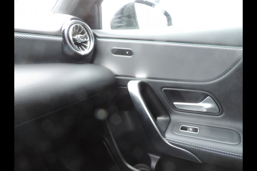 Mercedes-Benz A-Klasse 180 Business Solution Luxury sfeer licht