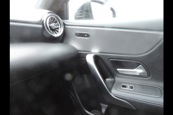 Mercedes-Benz A-Klasse 180 Business Solution Luxury sfeer licht
