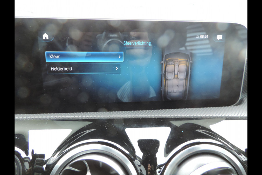 Mercedes-Benz A-Klasse 180 Business Solution Luxury sfeer licht