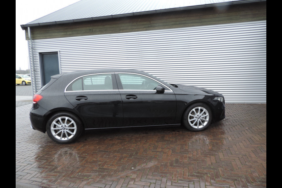 Mercedes-Benz A-Klasse 180 Business Solution Luxury sfeer licht