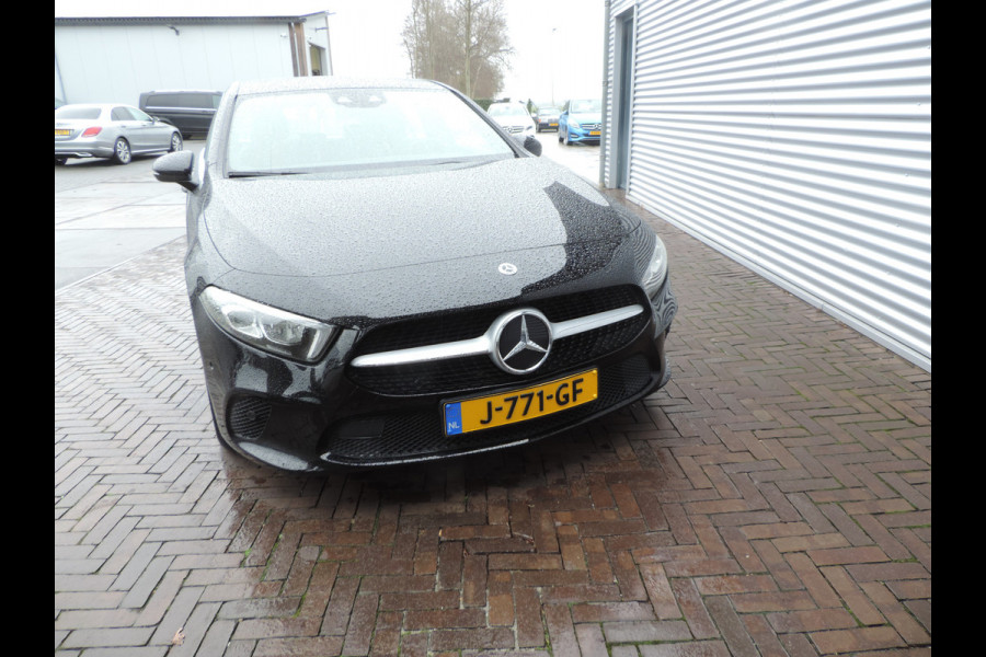 Mercedes-Benz A-Klasse 180 Business Solution Luxury sfeer licht