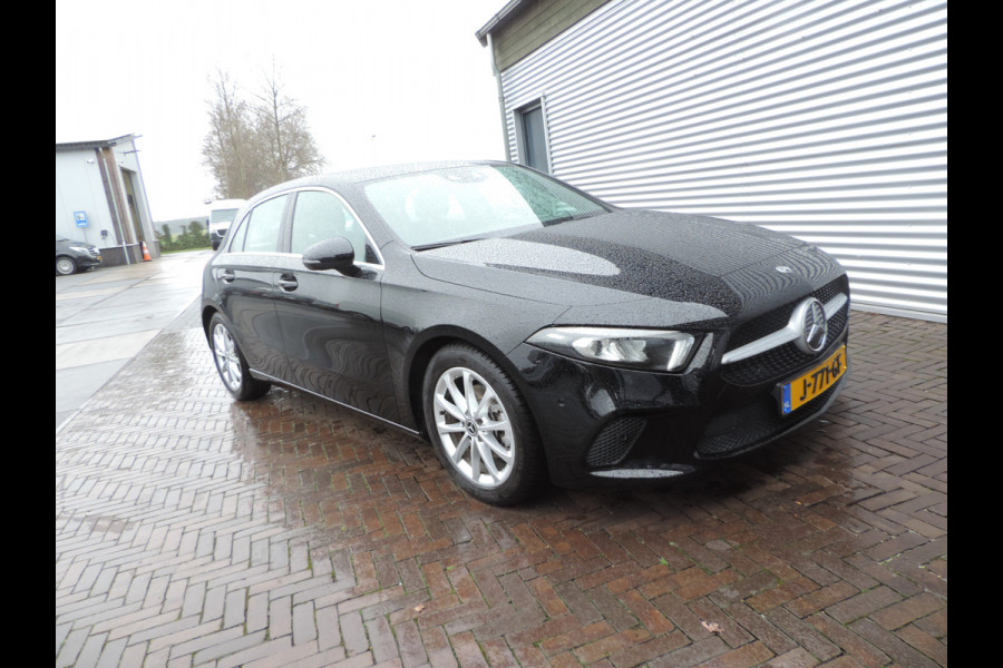 Mercedes-Benz A-Klasse 180 Business Solution Luxury sfeer licht