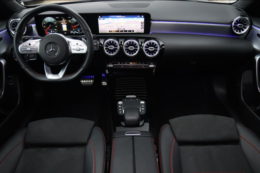 Mercedes-Benz A-Klasse A250 AMG / PANO / KEYLESS / ACC / CAMERA / DODEHOEK