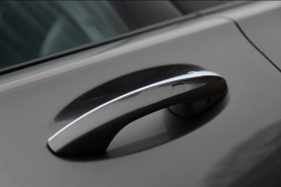 Mercedes-Benz A-Klasse A250 AMG / PANO / KEYLESS / ACC / CAMERA / DODEHOEK