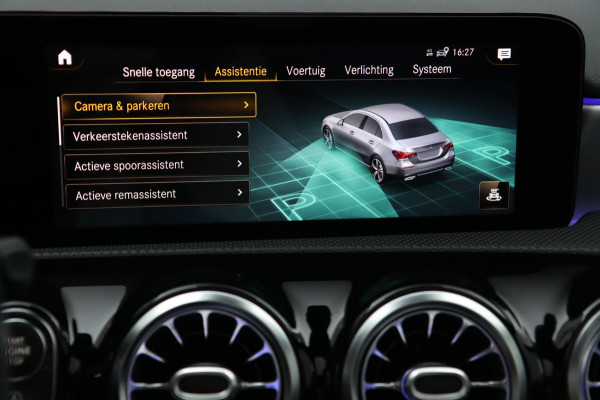 Mercedes-Benz A-Klasse A250 AMG / PANO / KEYLESS / ACC / CAMERA / DODEHOEK