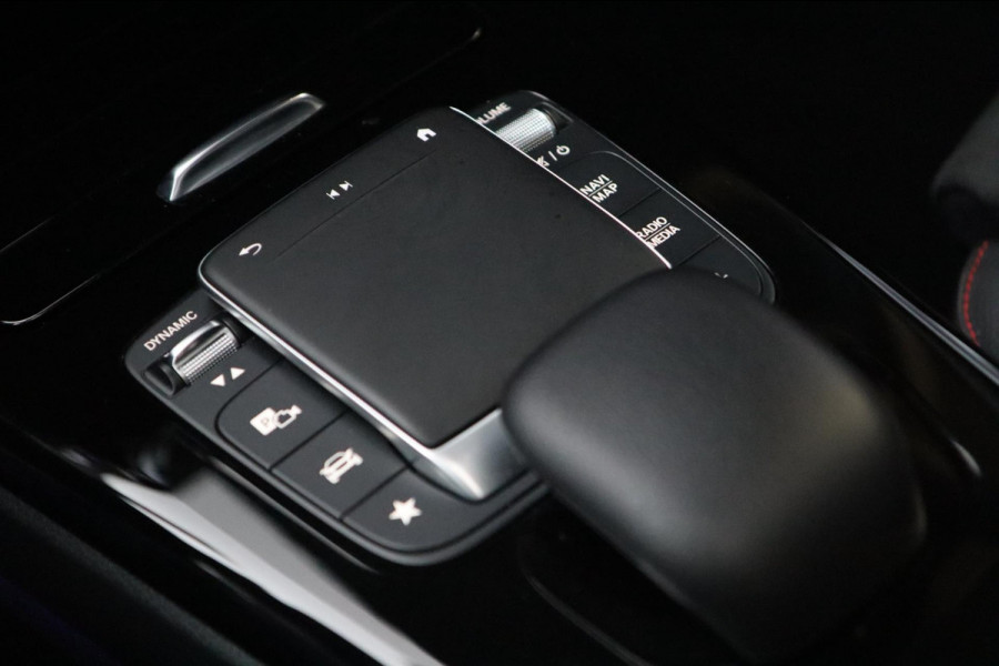 Mercedes-Benz A-Klasse A250 AMG / PANO / KEYLESS / ACC / CAMERA / DODEHOEK