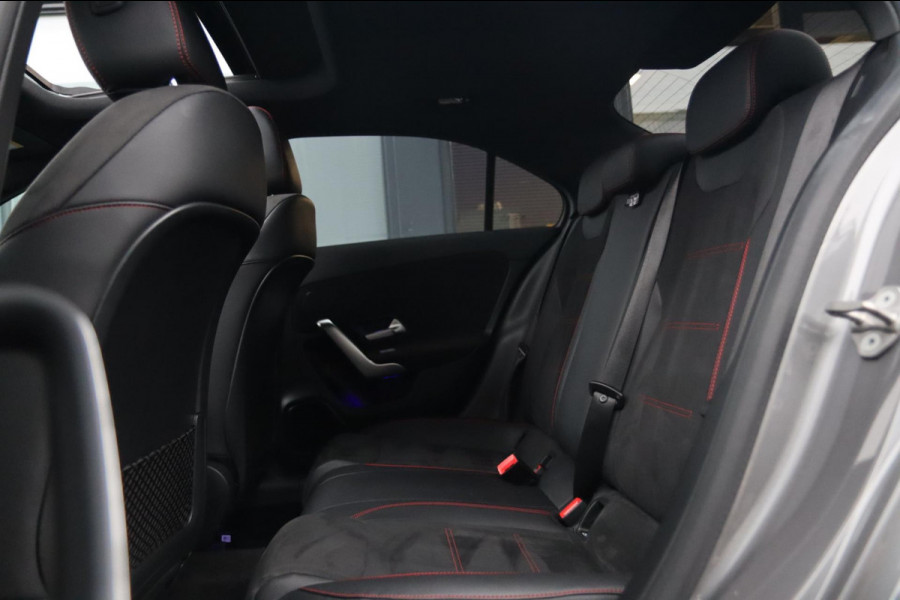 Mercedes-Benz A-Klasse A250 AMG / PANO / KEYLESS / ACC / CAMERA / DODEHOEK