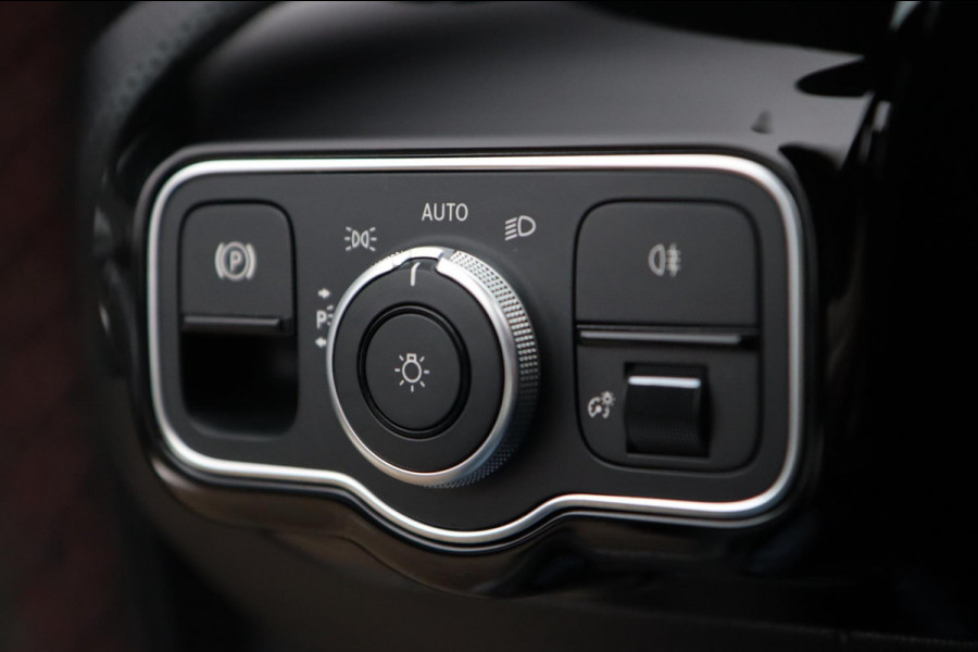 Mercedes-Benz A-Klasse A250 AMG / PANO / KEYLESS / ACC / CAMERA / DODEHOEK