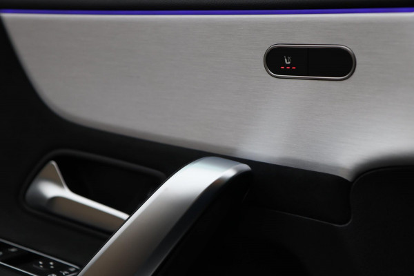 Mercedes-Benz A-Klasse A250 AMG / PANO / KEYLESS / ACC / CAMERA / DODEHOEK