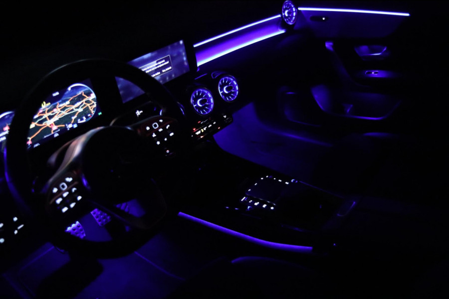 Mercedes-Benz A-Klasse A250 AMG / PANO / KEYLESS / ACC / CAMERA / DODEHOEK