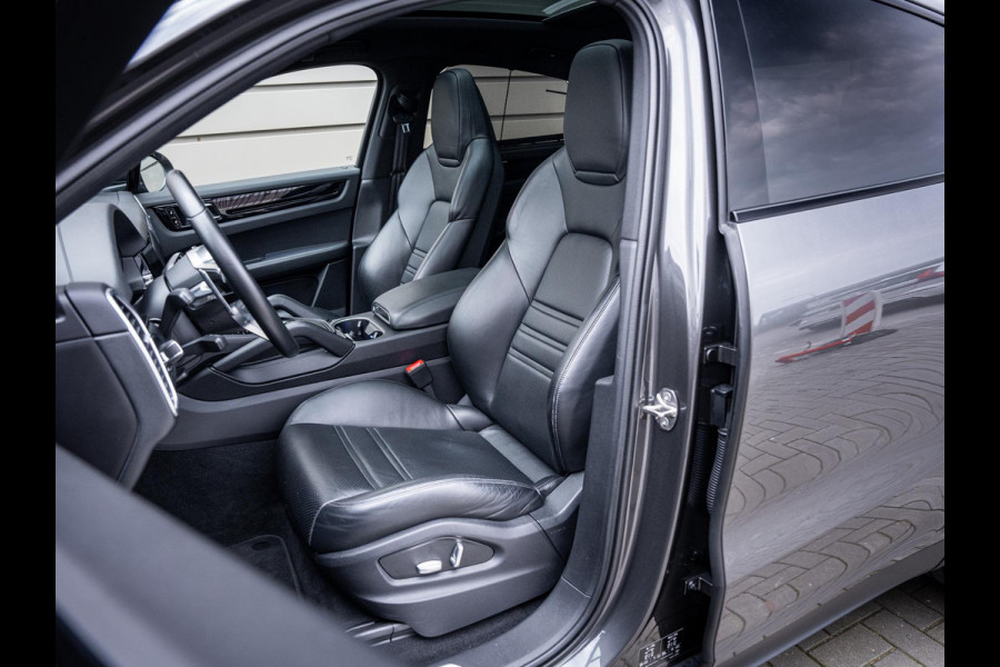 Porsche Cayenne Coupé 3.0 E-Hybrid - Sport Chrono l Panorama l Achter As Best. l Luchtvering l 22'' l Sfeerverl.