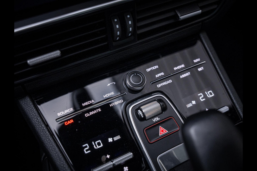 Porsche Cayenne Coupé 3.0 E-Hybrid - Sport Chrono l Panorama l Achter As Best. l Luchtvering l 22'' l Sfeerverl.