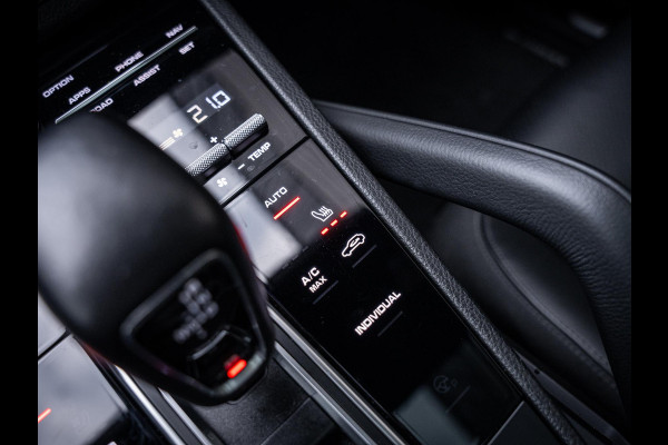 Porsche Cayenne Coupé 3.0 E-Hybrid - Sport Chrono l Panorama l Achter As Best. l Luchtvering l 22'' l Sfeerverl.