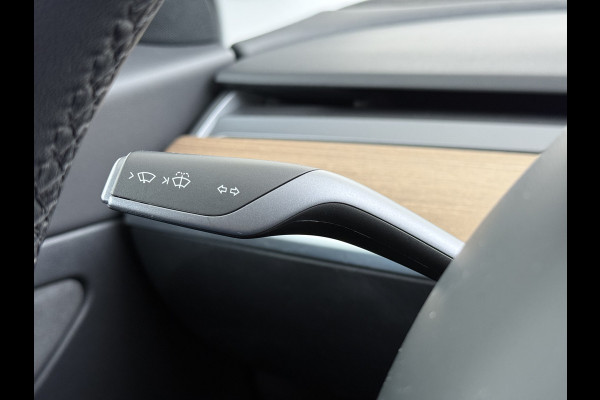 Tesla Model 3 SR+ 325PK AutoPilot Leer Pano-Dak Adaptive Cruise Lmv 18" Camera's Elektr.-Stuur+Stoelen+Spiegels+Geheugen+Easy-Entry+Verwarmde  Soh 85% Ecc Navi Led DAB Voorverwarmen interieur via App Keyless One-Pedal-Drive 1e Eigenaar Origineel Nederlands Fabrieksgarantie op Accu en Motor tot 28-9-2028/160.000KM