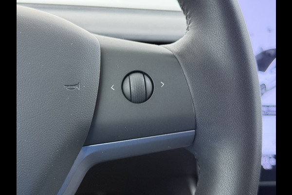 Tesla Model 3 SR+ 325PK AutoPilot Leer Pano-Dak Adaptive Cruise Lmv 18" Camera's Elektr.-Stuur+Stoelen+Spiegels+Geheugen+Easy-Entry+Verwarmde  Soh 85% Ecc Navi Led DAB Voorverwarmen interieur via App Keyless One-Pedal-Drive 1e Eigenaar Origineel Nederlands Fabrieksgarantie op Accu en Motor tot 28-9-2028/160.000KM