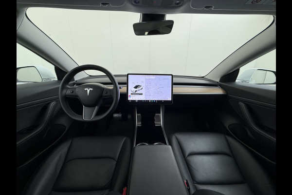 Tesla Model 3 SR+ 325PK AutoPilot Leer Pano-Dak Adaptive Cruise Lmv 18" Camera's Elektr.-Stuur+Stoelen+Spiegels+Geheugen+Easy-Entry+Verwarmde  Soh 85% Ecc Navi Led DAB Voorverwarmen interieur via App Keyless One-Pedal-Drive 1e Eigenaar Origineel Nederlands Fabrieksgarantie op Accu en Motor tot 28-9-2028/160.000KM
