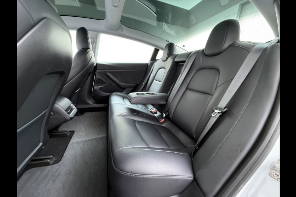 Tesla Model 3 SR+ 325PK AutoPilot Leer Pano-Dak Adaptive Cruise Lmv 18" Camera's Elektr.-Stuur+Stoelen+Spiegels+Geheugen+Easy-Entry+Verwarmde  Soh 85% Ecc Navi Led DAB Voorverwarmen interieur via App Keyless One-Pedal-Drive 1e Eigenaar Origineel Nederlands Fabrieksgarantie op Accu en Motor tot 28-9-2028/160.000KM