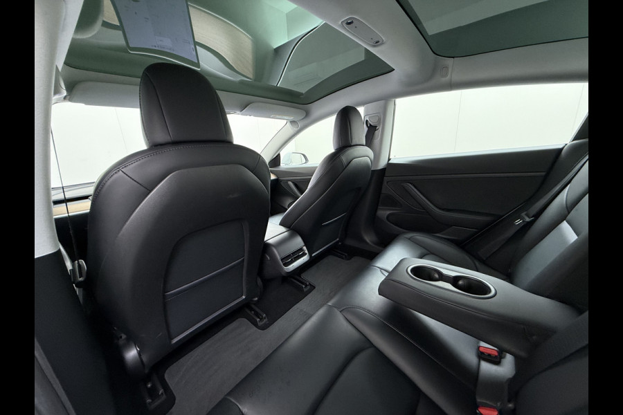 Tesla Model 3 SR+ 325PK AutoPilot Leer Pano-Dak Adaptive Cruise Lmv 18" Camera's Elektr.-Stuur+Stoelen+Spiegels+Geheugen+Easy-Entry+Verwarmde  Soh 85% Ecc Navi Led DAB Voorverwarmen interieur via App Keyless One-Pedal-Drive 1e Eigenaar Origineel Nederlands Fabrieksgarantie op Accu en Motor tot 28-9-2028/160.000KM